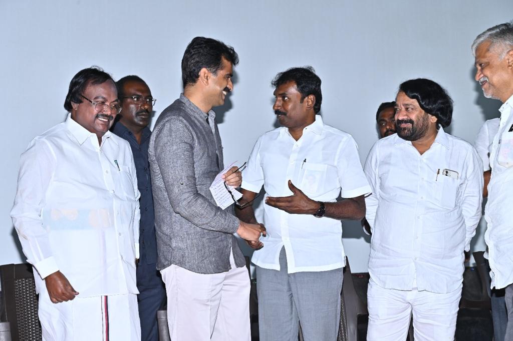duraivaikooffl's tweet photo. தமிழகமெங்கும் திரையிடப்பட்டு வரும் மாமனிதன் வைகோ ஆவணப் படம் பதினாறாம் நகரமாக இருபதாவது திரையிடல் நிகழ்வாக திருவண்ணாமலை நகரில் நேற்று மாலை 06:00 மணிக்கு பாலசுப்பிரமணியர் திரையரங்கில் மக்களுக்கு திரையிடப்பட்டது.

#மாமனிதன்_வைகோ #Mamanithan_Vaiko 
#Vaiko #DuraiVaiko #MDMK https://t.co/ocdoKlEUgy