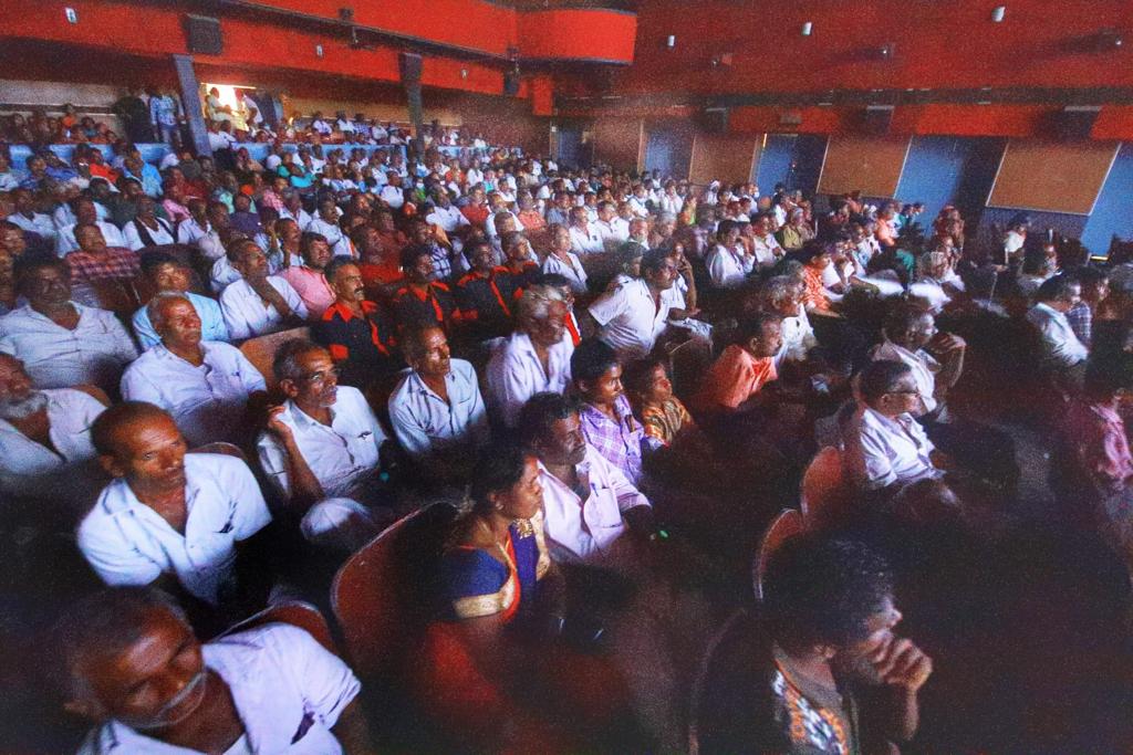 duraivaikooffl's tweet photo. தமிழகமெங்கும் திரையிடப்பட்டு வரும் மாமனிதன் வைகோ ஆவணப் படம் பதினாறாம் நகரமாக இருபதாவது திரையிடல் நிகழ்வாக திருவண்ணாமலை நகரில் நேற்று மாலை 06:00 மணிக்கு பாலசுப்பிரமணியர் திரையரங்கில் மக்களுக்கு திரையிடப்பட்டது.

#மாமனிதன்_வைகோ #Mamanithan_Vaiko 
#Vaiko #DuraiVaiko #MDMK https://t.co/ocdoKlEUgy