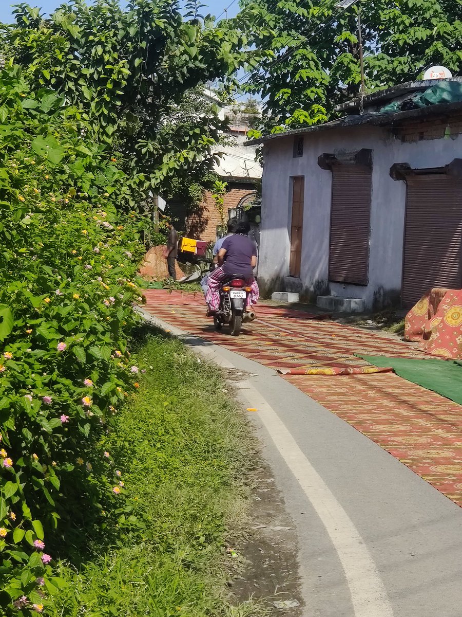 DhasmanaMaharsh's tweet photo. @DehradunPolice This is on nehrugram bangkhala road even after telling the tent house owner not to put these on the road there has been no positive response from him and today i almost slipped on it, this could cause a real bad accident for unknown people as it is a blind corner. https://t.co/2OgN3Ea5Dr