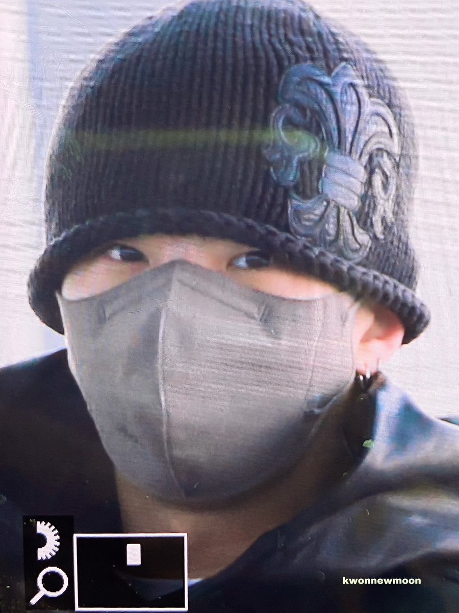 hoshdaily's tweet photo. safe skies, kwon hoshi 🤍🐯✈️ https://t.co/jiaY81oW0Q