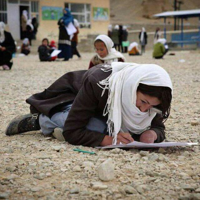 Behinmustafa's tweet photo. برای اشتیاق به آموختن این دختر...
#StopHazaraGenocide https://t.co/WP3dsabd3q