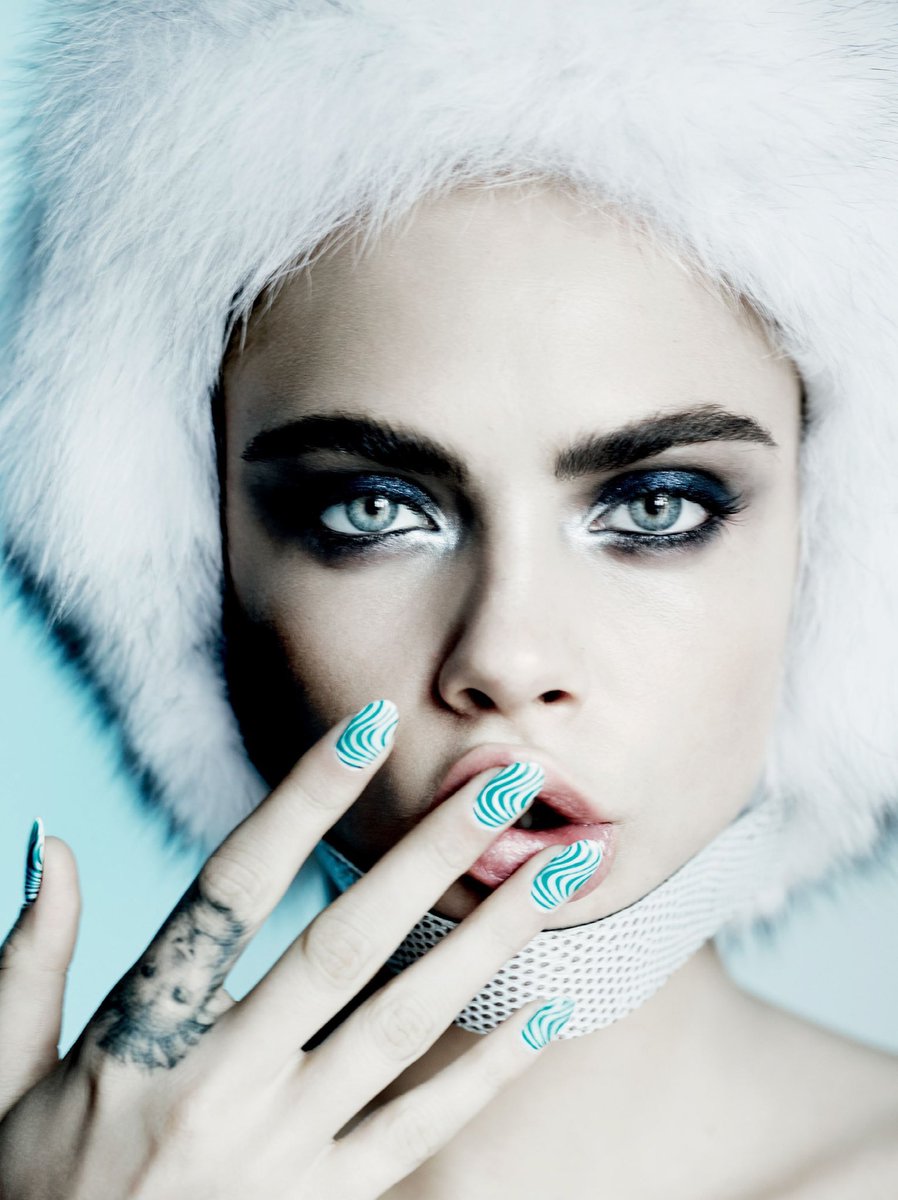 worlds_moda's tweet photo. #editorialsWM (1/3)
#ALLUREUS,
October 2014.
By #MarioTestino
⬇️More in the next post⬇️
#CaraDelevingne https://t.co/tHVmsuJY3I