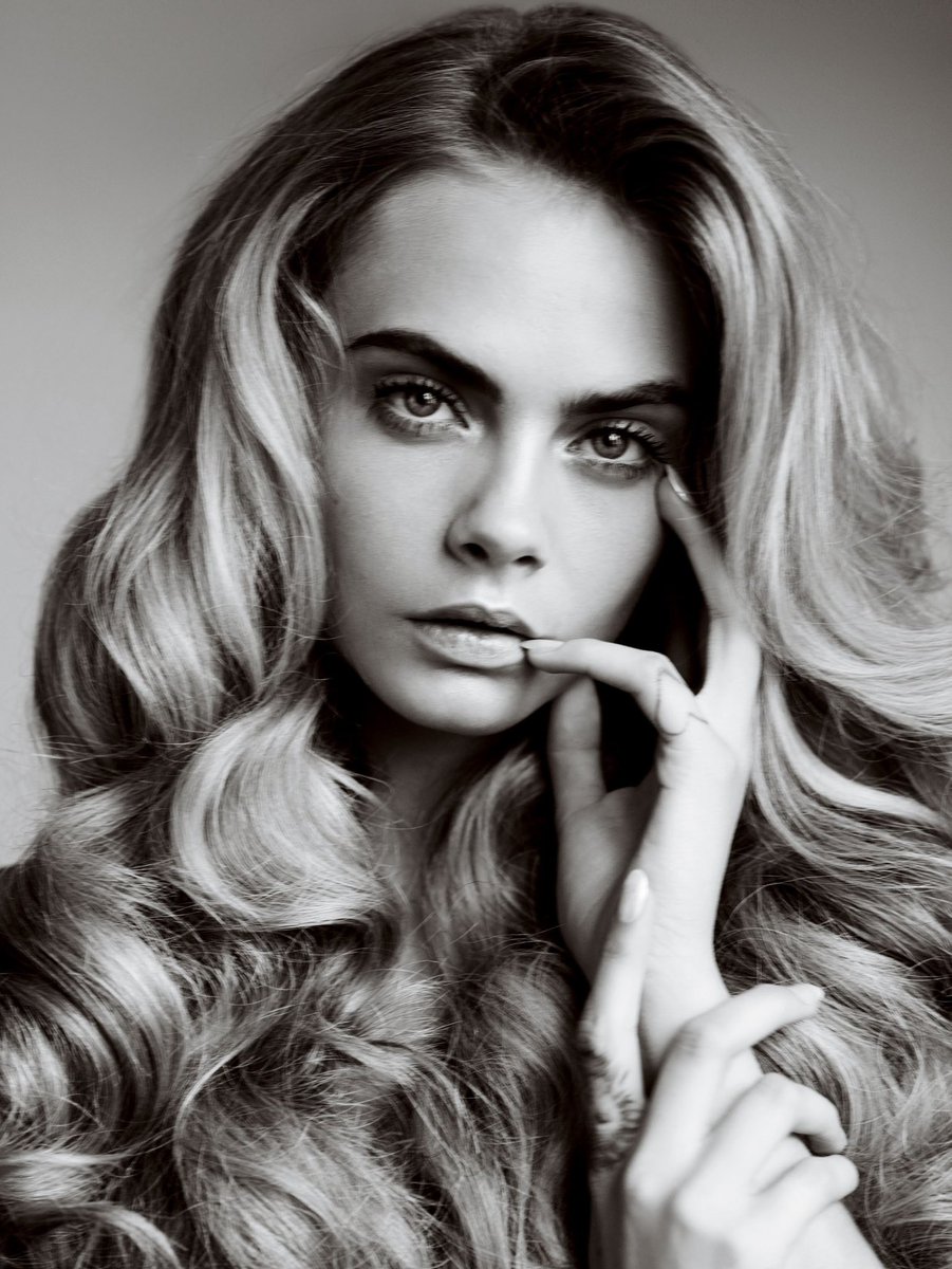 worlds_moda's tweet photo. #editorialsWM (1/3)
#ALLUREUS,
October 2014.
By #MarioTestino
⬇️More in the next post⬇️
#CaraDelevingne https://t.co/tHVmsuJY3I
