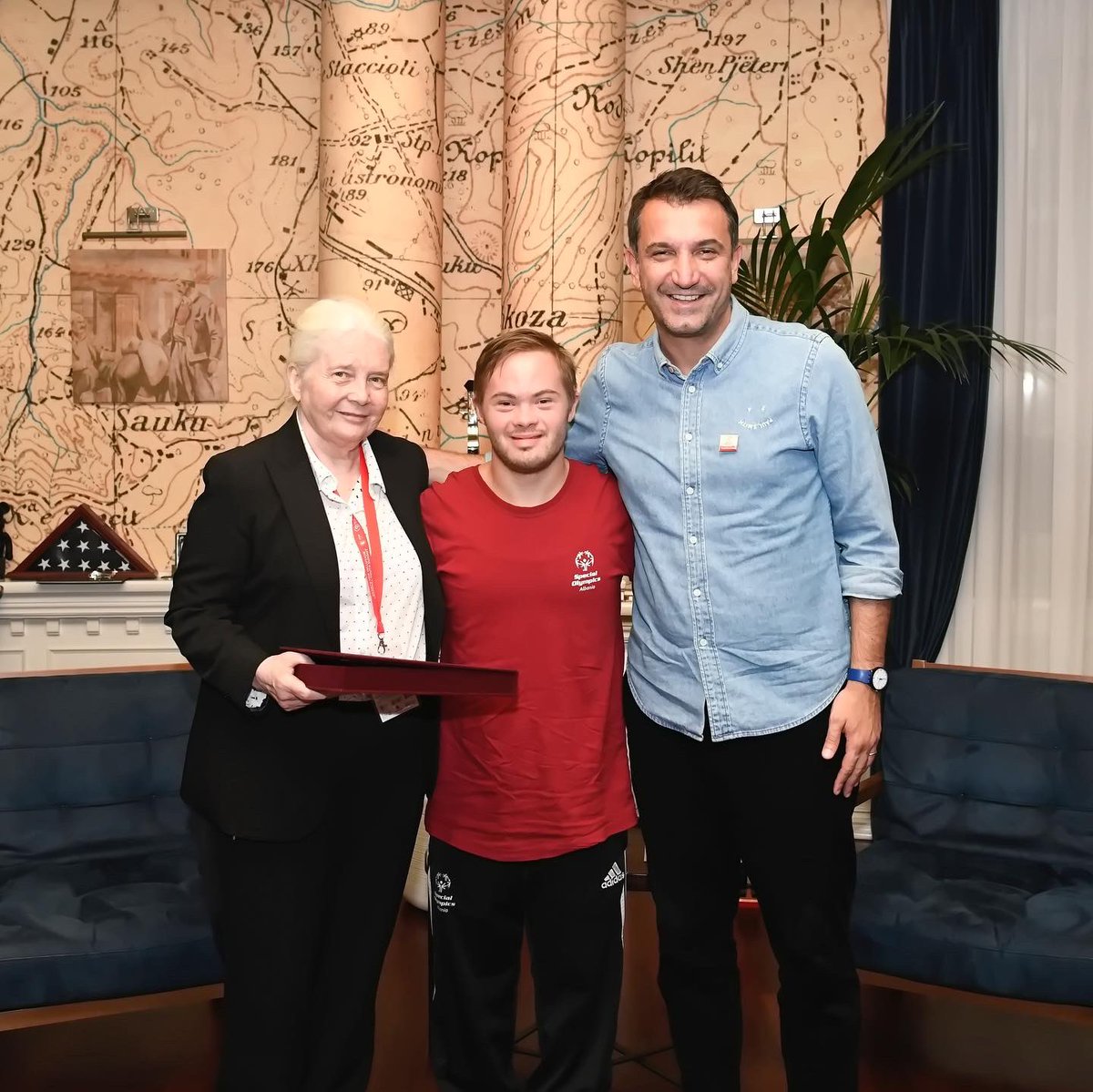 erionveliaj's tweet photo. Takimi më i bukur i JAVËS! ❤️

Me miq specialë nga “Special Olympics” - organizata më e madhe sportive ⛹🏼‍♀️🏄🏼‍♂️🚴🏽‍♂️ për personat me aftësi ndryshe. Suksese në rrugën e bukur të sfidave sportive! 💪🏼

Ne jemi krah jush, sepse “Bashkë është më mirë se të ndarë”! 😍 https://t.co/GfyI0sjypV