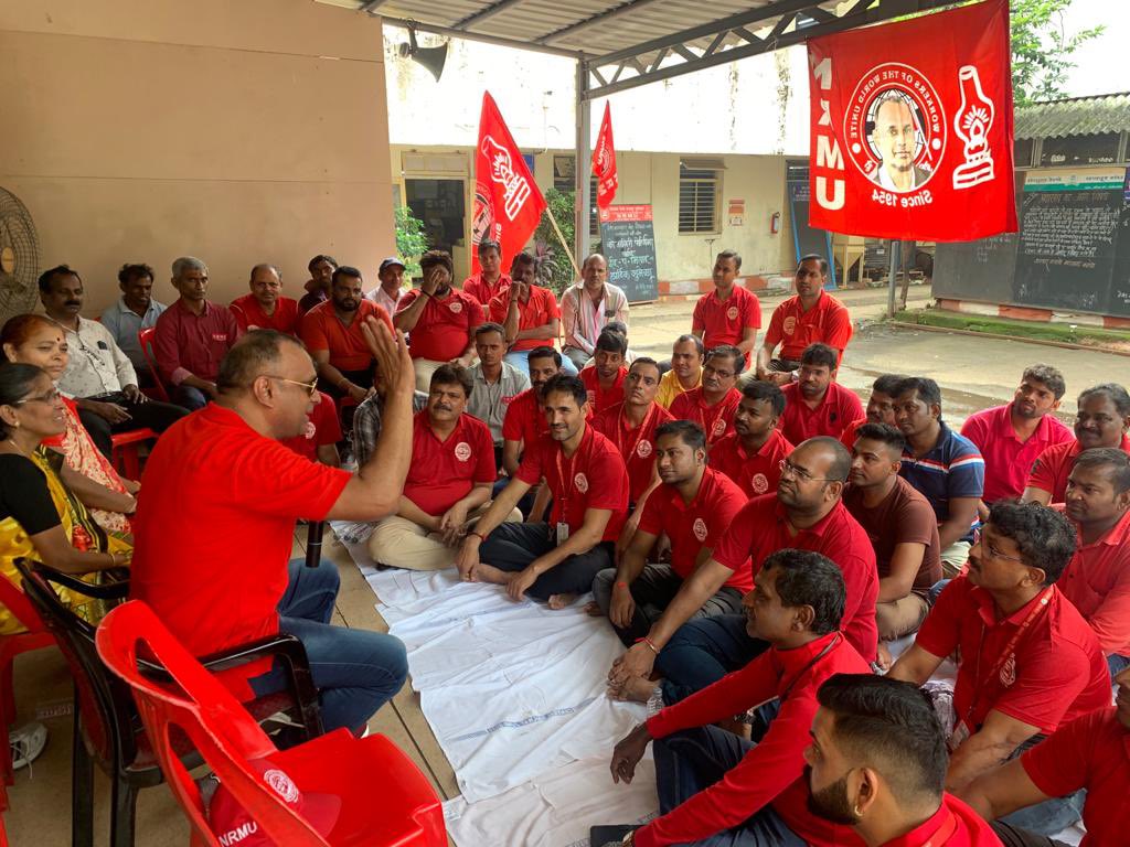 GS inaugurated theHunger strike as per the directives of GS AIRF today at Byculla S&amp;T workshop at 09.30 hrs…🙏🚩🚩🚩🚩🚩
<a href="/ShivaGopalMish1/">Shiva Gopal Mishra</a> @AIRF15853780 <a href="/airfindia/">AIRF</a>