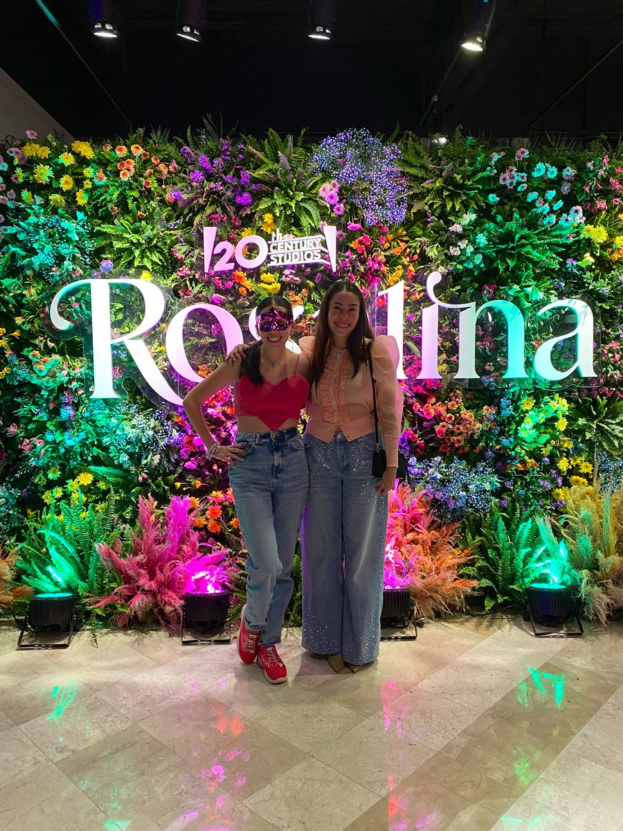 Jess_EstradaM's tweet photo. Hoy nuestros amigos de @StarPlusLA nos invitaron a ver #Rosalina  qué llega el 14 de octubre a su plataforma 👸❤️🎬
 Conozcan a la ex de Romeo… https://t.co/54cEo9nS0c