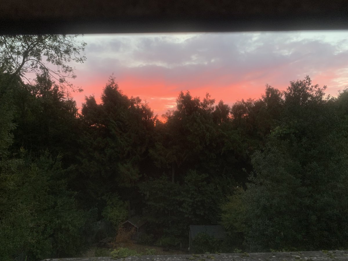Amazing sky over #Haslemere right now.