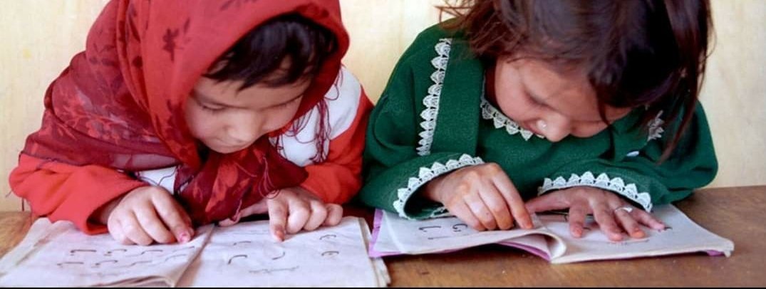 frozan341's tweet photo. #StopHazaraGenocide
خاک پاکم را گرفتی
درس و مشقم را مگیر

برای گل های پر پر شده کاج؛ 
 برای دختران پنجشیر که طا لب ان اجازه اشتراک در آزمون سراسری‌کانکور ۱۴۰۱، برایشان ندادند؛
و برای دخترانی که دروازه های مکتب به روی شان بسته شده است. https://t.co/9DfLaqj2Ko