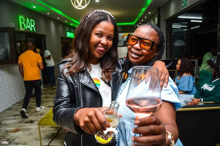 ImageRsa's tweet photo. We were invited at Engadeni and we captured 📸🎞 some Exciting Moments 🎼🎶🎧🥩🍖🥃🍻🍷🍹🌬.
📸:@ImageRsa 🔥

#Nightsport #Memories #lifestyle #kasi #SouthAfrican #nikon #photography #snapps #godoxlighting #godox #nikonphotography #Pubs&amp;Clubs #foodandBev #musictherapy https://t.co/O1peZEOKVP