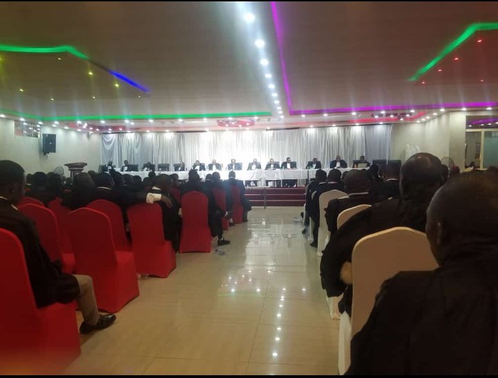 coeurdafriqueM's tweet photo. 🔴#LUALABA: À L'issue de l'assemblée générale des avocats tenue à Kolwezi ce 11 octobre 2022, Maître #laurent #MBAKO a été élu bâtonnier au barreau de la province pilote.
Nos sincères félicitations mukubua et bon vent .
@damkup https://t.co/dovDnv2HJC