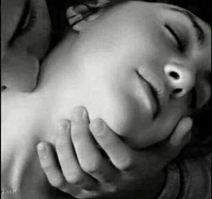 SALAMAFARS's tweet image. اجمل ما فيالنساء  :

أنها تسقيني خمر أنوثتها فتغدوا بين أحضاني ثملة...!!