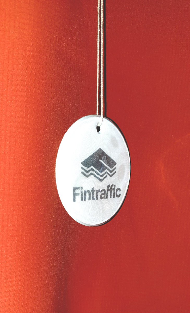 Muista heijastin!
Syksy toi pimeät illat ja aamut tullessaan, muista siis tämä; Laita heijastin takkiisi heilumaan, se ei sinua näkymättä jätä.
<a href="/Fintraffic_fi/">Fintraffic</a> #liikenne #liikennetilanne #liikenneturvallisuus #heijastin #syksy