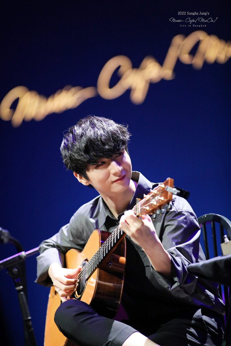 webstarupdate's tweet photo. แสงออกหูไม่เกินจริง! คอนเสิร์ต “ซองฮา จอง” กีตาร์ 1 ตัวเติมเต็มหัวใจผู้ชมทั้งฮอลล์
คอลแลบเปียโน “โต๋” ดีแบบตะโกน แฟนคลับลั่นปีหน้าต้องมาอีก!! >> https://t.co/FcMVuUwC5L
#SunghaMuCaLiveBKK https://t.co/BZKAJ3YBF1