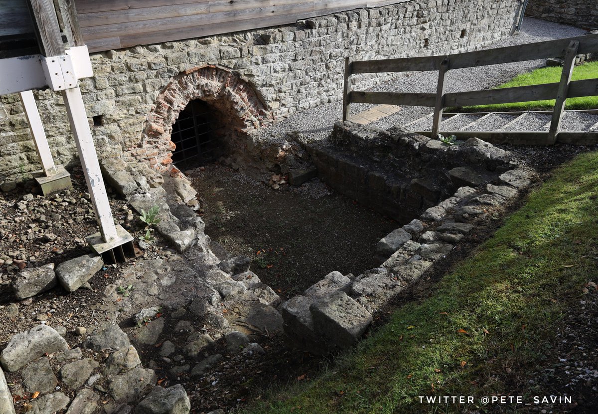 pete_savin's tweet photo. The remains of the Furness room which have produced the hot air to circulate under the floors and up the walls in the bath house, a tank would have sat above to heat the water for the baths #Binchester #RomanBritain #Vinovia #DereStreet https://t.co/r8TyOhzDqB