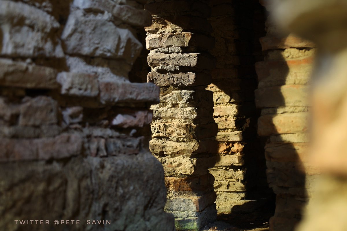 pete_savin's tweet photo. The remains of the Furness room which have produced the hot air to circulate under the floors and up the walls in the bath house, a tank would have sat above to heat the water for the baths #Binchester #RomanBritain #Vinovia #DereStreet https://t.co/r8TyOhzDqB
