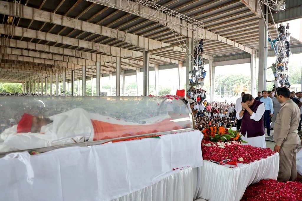 AAPUttarPradesh's tweet image. अंतिम दर्शन..

नेता जी आप हमेशा याद आयेंगे🙏