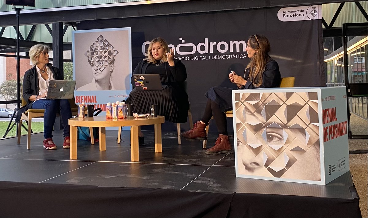 DretsDigitalsM's tweet photo. Hem presenciat aquesta interessant xerrada sobre l'ús de la tecnologia pel bé comú amb @thaisruizdealda @boomartins i @kpeiro a #BiennalPensament. 

Una de les reclamacions que han fet, amb raó, ha estat més data literacy des de l'escola. Ens ha fet a pensar que... (fil) https://t.co/cwG2gjzTfu