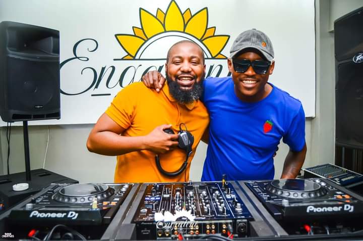 ImageRsa's tweet photo. We were invited at Engadeni and we captured 📸🎞 some Exciting Moments 🎼🎶🎧🥩🍖🥃🍻🍷🍹🌬.
📸:@ImageRsa 🔥

#Nightsport #Memories #lifestyle #kasi #SouthAfrican #nikon #photography #snapps #godoxlighting #godox #nikonphotography #Pubs&amp;Clubs #foodandBev #musictherapy https://t.co/O1peZEOKVP