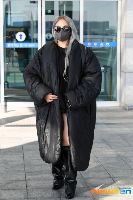 GZBPhilippines's tweet photo. [PIC] 101222 CL in Incheon Airport going to Singapore

#CL #씨엘 @chaelinCL https://t.co/nRnlDP4UKu