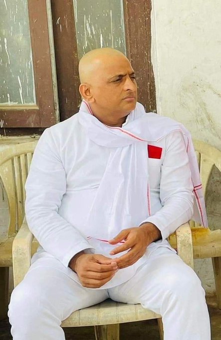 saveratimes's tweet photo. अखिलेश यादव के मुंडन के बाद की तस्वीर
#AkhileshYadav #MulayamSinghYadav #MulayamSinghYadavDeath #SamajwadiParty #RIPNetaji https://t.co/LywETjE4J9
