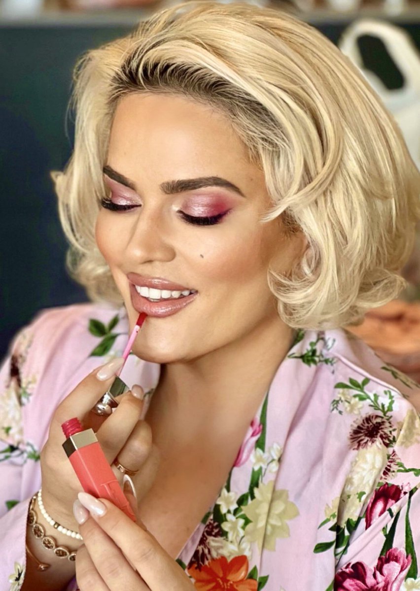 With the most beautiful,colourful &amp; fragrant season upon us, it’s out with the old &amp; in with the renewed. May the O in October stand for opportunity, open doors &amp; stepping out of your comfort zone, because sometimes you find what you're looking for where you’d least expect it. 🌸