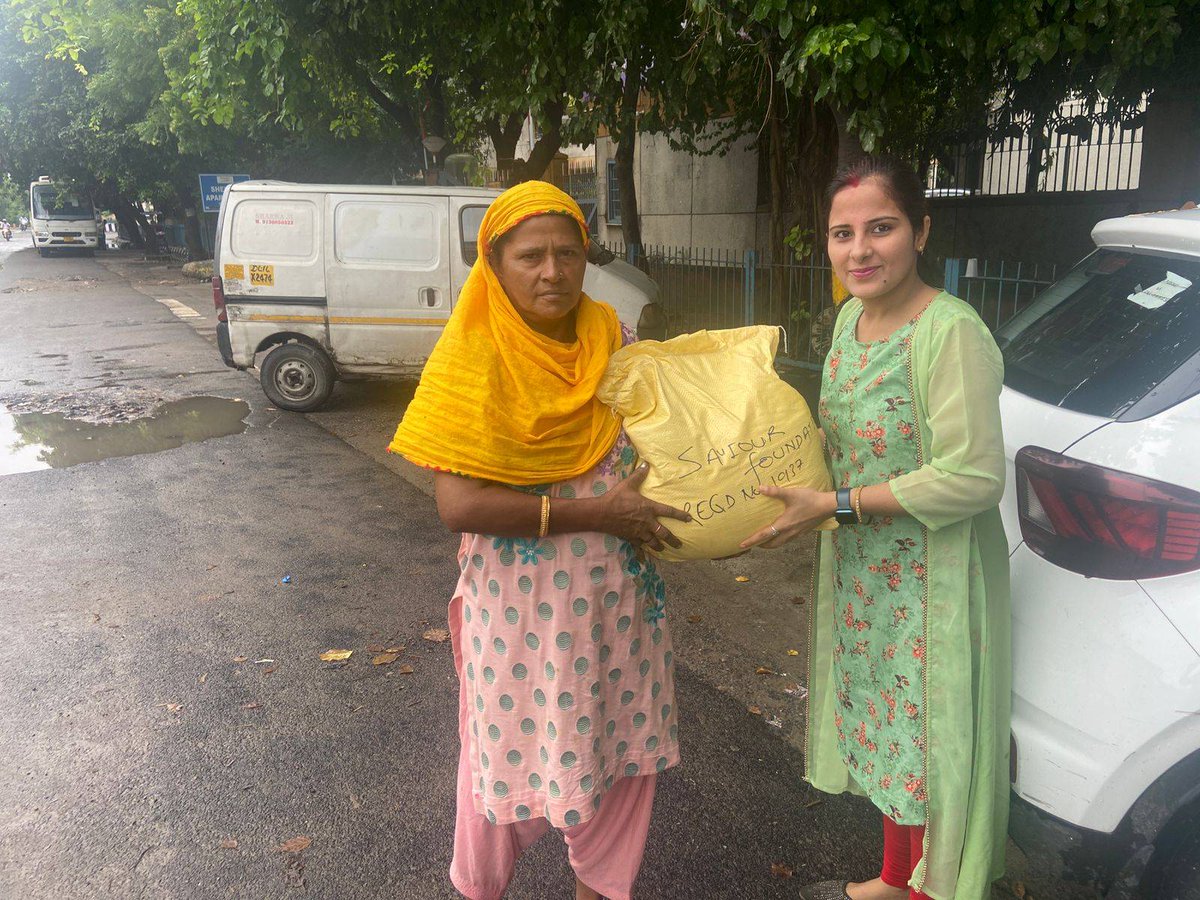 SaviourFoundat5's tweet photo. An initiative to give smile to the needy people through festive dry ration kit by saviour foundation.Atleast 1000 family will be getting festive dry ration kit.kindly support our cause:https://t.co/gTLjl1si7r
#help #supportpoor #hunger #slum #festivedonation #ngodiwali #slumvisit https://t.co/fihW1rp2dq