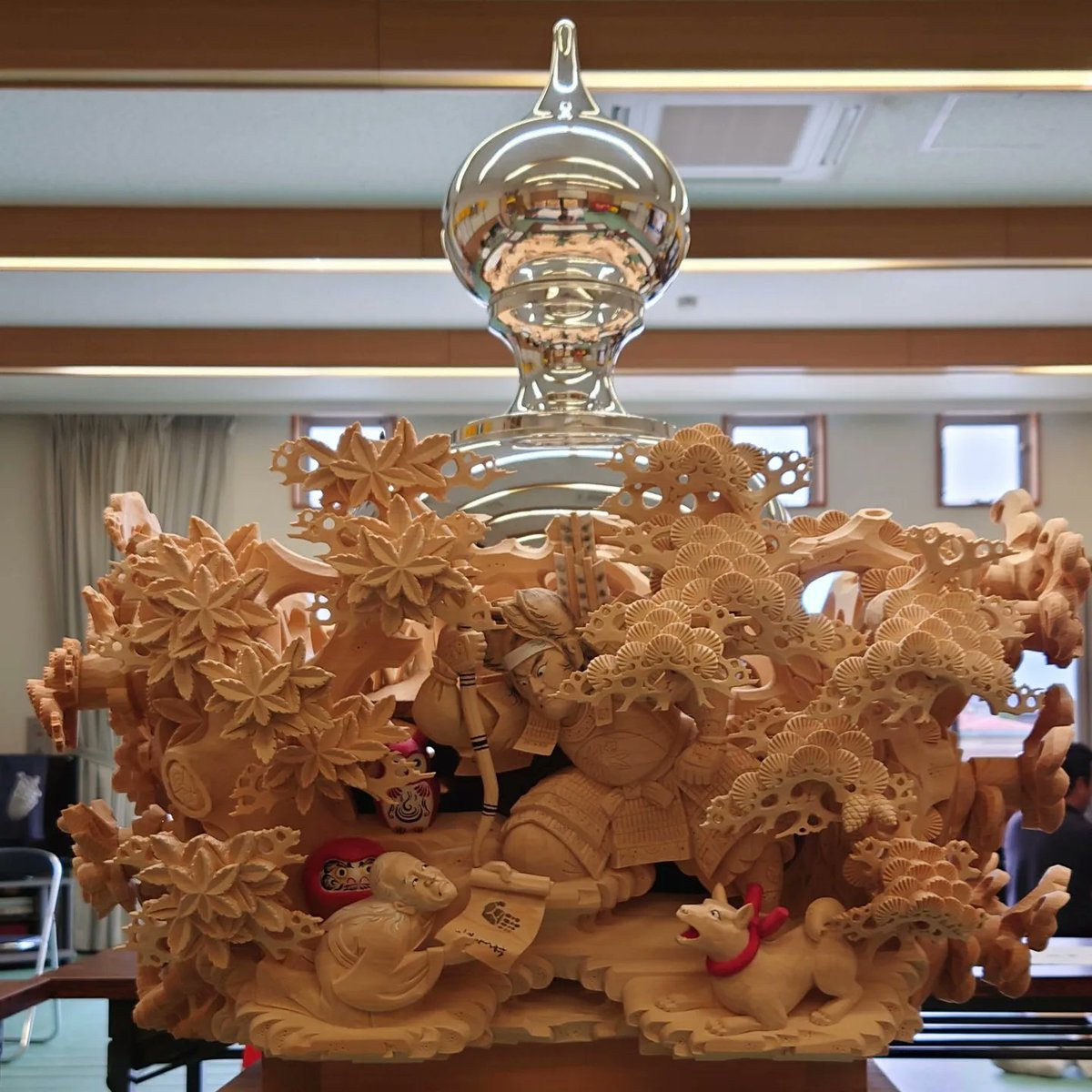 令和4年度 亀山屋台 新調露盤 彫刻 大木 光 師 裏正面 図案「 源為朝