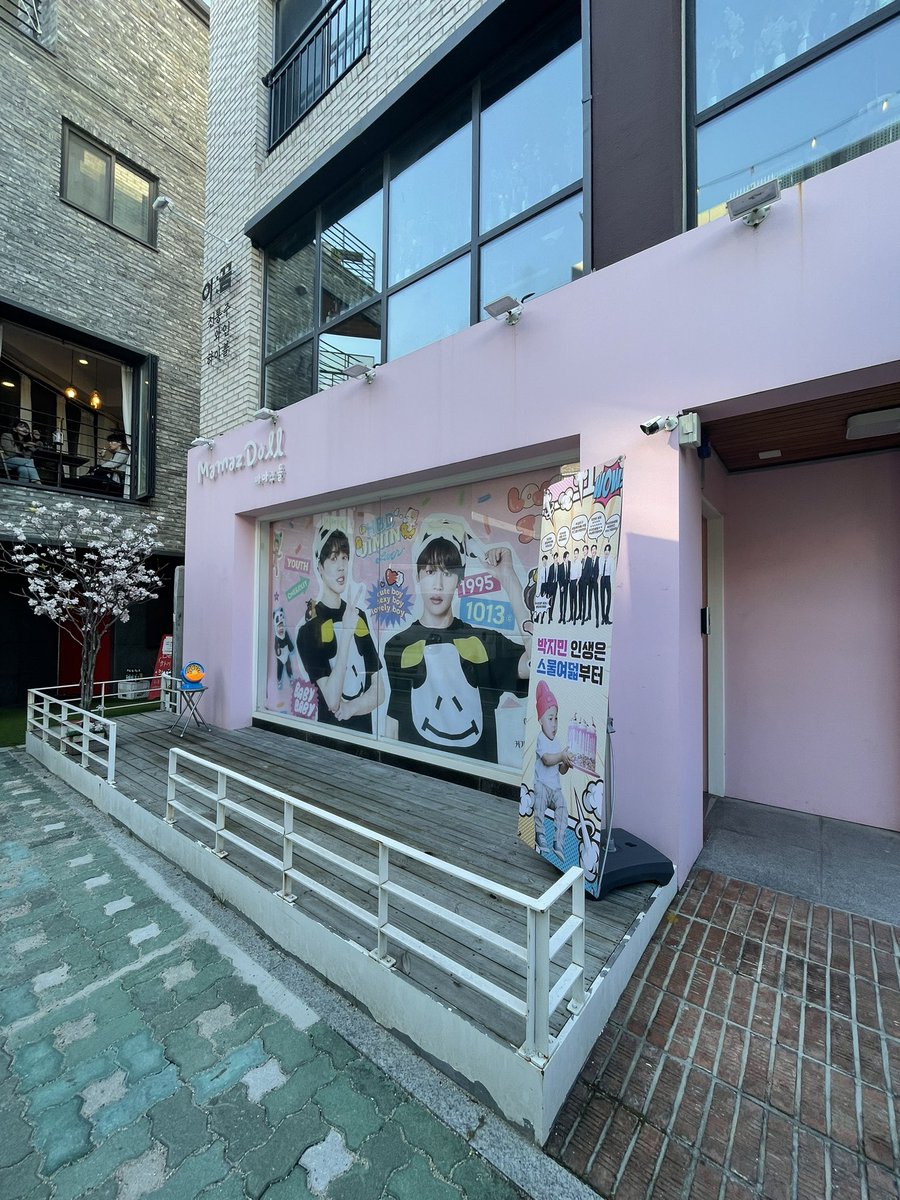 hereforbtsmusic's tweet photo. Just stumbled upon a cute Jimin Event Café 🥰 good think I always get lost 🐥🐥🐥🐥🐥🐥🐥 #bts @BTS_twt https://t.co/tc3Tr6CjLN