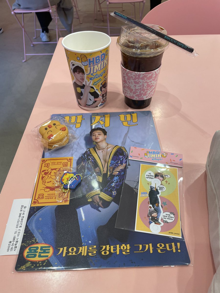 hereforbtsmusic's tweet photo. Just stumbled upon a cute Jimin Event Café 🥰 good think I always get lost 🐥🐥🐥🐥🐥🐥🐥 #bts @BTS_twt https://t.co/tc3Tr6CjLN