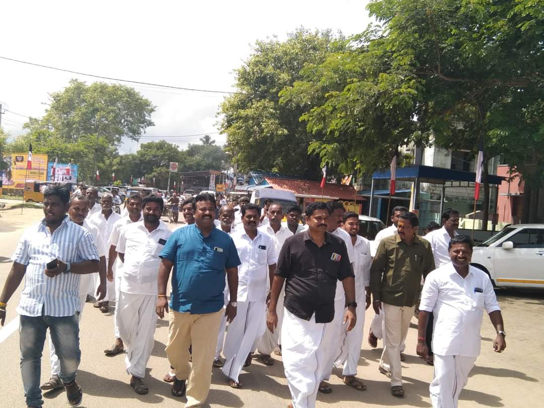 ARUNAMMK1's tweet photo. இன்று புதுக்கோட்டையில்  நடந்த திமுக வை எதிா்த்து கண்டன ஆர்ப்பாட்டத்தில் ஒருங்கிணைந்த புதுக்கோட்டை மாவட்ட அமமுக .

#DMKruinsTN
#மின்கட்டணகொள்ளை_திமுக

#TTVDhinakaran | #AMMK https://t.co/lRLlVwGQ4T