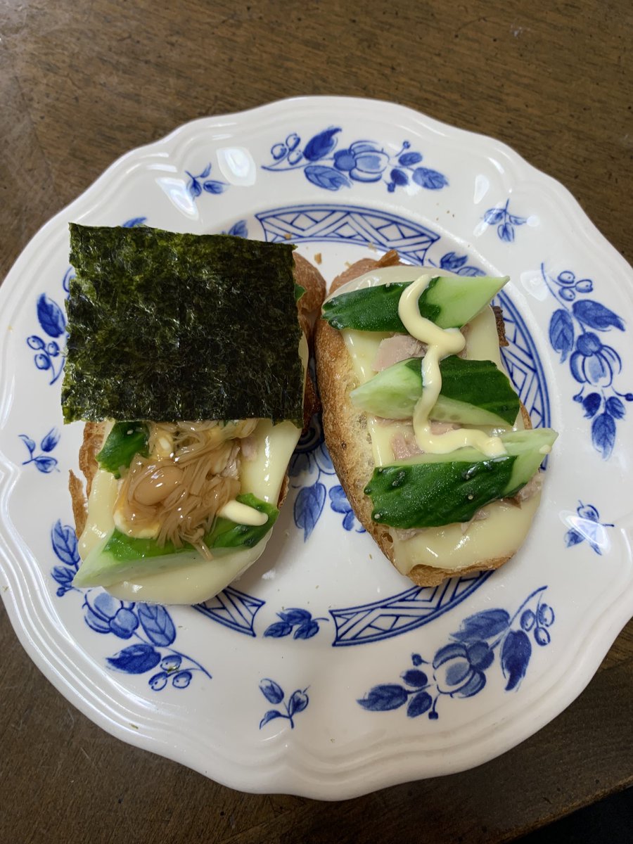 SuzukiDt's tweet photo. 🍜 #lunch 🥖, #野菜 & #木の子 たっぷりの #餡掛けラーメン + #pizzatoast & #tuna #mayonnaise #cocumber , #海苔 乗せ。毎食海苔を楽しむ🤗. https://t.co/LV1mlqjr8c