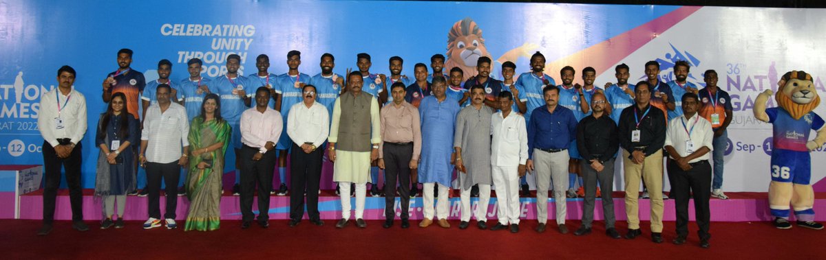 Nat_Games_Goa's tweet photo. Congratulations to all the winners in the Men’s and Women’s Hockey at the #36thNationalGames🥇🥈🥉

#NationalGames #Hockey #UnityThroughSports #JudegaIndiaJitegaIndia #NationalGamesGujarat #NationalGamesGujarat2022 #GameWithAim #રમતોએકકરેછે #GoForGold #NationalGames2022 https://t.co/rIZ5ZJ2ELr