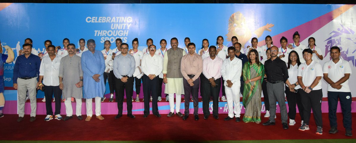 Nat_Games_Goa's tweet photo. Congratulations to all the winners in the Men’s and Women’s Hockey at the #36thNationalGames🥇🥈🥉

#NationalGames #Hockey #UnityThroughSports #JudegaIndiaJitegaIndia #NationalGamesGujarat #NationalGamesGujarat2022 #GameWithAim #રમતોએકકરેછે #GoForGold #NationalGames2022 https://t.co/rIZ5ZJ2ELr