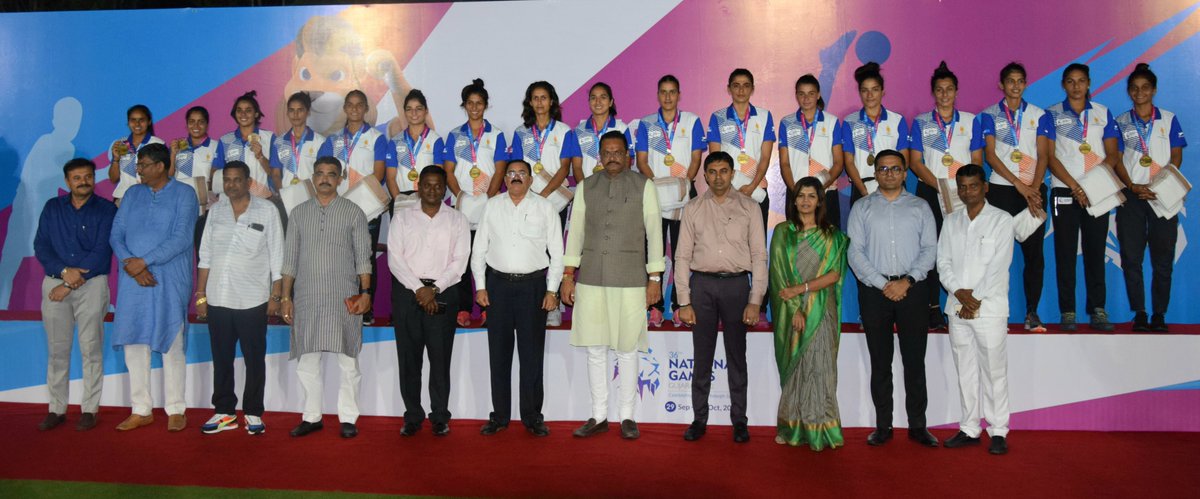 Nat_Games_Goa's tweet photo. Congratulations to all the winners in the Men’s and Women’s Hockey at the #36thNationalGames🥇🥈🥉

#NationalGames #Hockey #UnityThroughSports #JudegaIndiaJitegaIndia #NationalGamesGujarat #NationalGamesGujarat2022 #GameWithAim #રમતોએકકરેછે #GoForGold #NationalGames2022 https://t.co/rIZ5ZJ2ELr