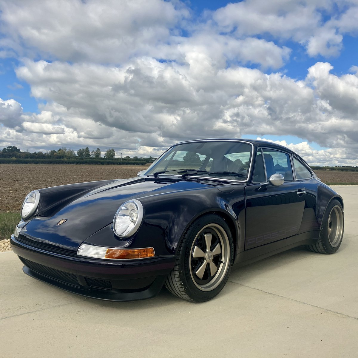 Driving the latest Porsche 964 project from Theon Design. Spec