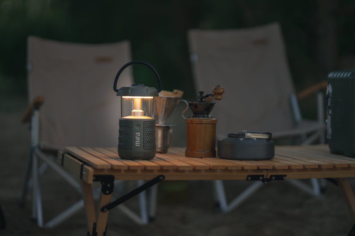 MifaLife's tweet photo. A cool autumn night, a little music and bonfire🔥
.
.
.
.
.
#mifa #mifaaudio #mifawildcamping #wildcamping #bluetoothspeaker #lantern #speaker #camping #hiking #mountain #bushcraft #backpacking #일산킨텍스 #캠핑 #캠핑용품 #キャンプ #アウトドア #野営 #露營 #露營生活 https://t.co/XUxs9ycw4V