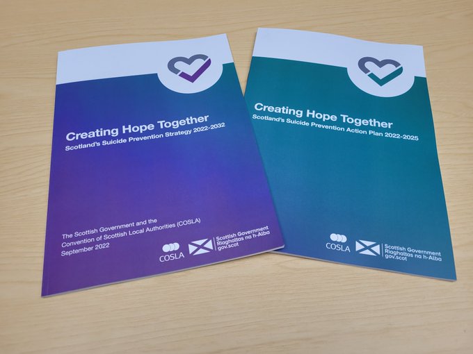 Creating Hope Together🧡 @scotGov @COSLA Suicide Prevention Strategy recognises the valuable contribution of peer support in our communities to provides space, compassion & hope for people in crisis. Find out more & download bit.ly/3fK3NC8