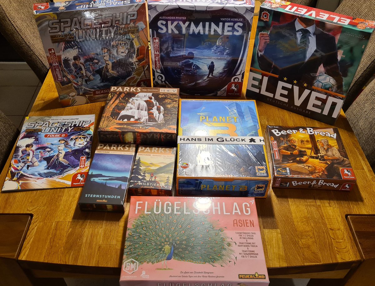 BoardgameLord's tweet photo. @hunter_spielt Mein loot +Carnegie da Melli davon immer so begeistert redet. Was wünsche ich mir 🤔.. 
Macht doch erstmal ein paar Reviews zu Spielen die vielleicht nicht jeder mitgenommen hat, oder die auf der Messe schnell vergriffen waren damit man weiß ob es sich lohnt sie zu bestellen. https://t.co/j9fMaH7qSg