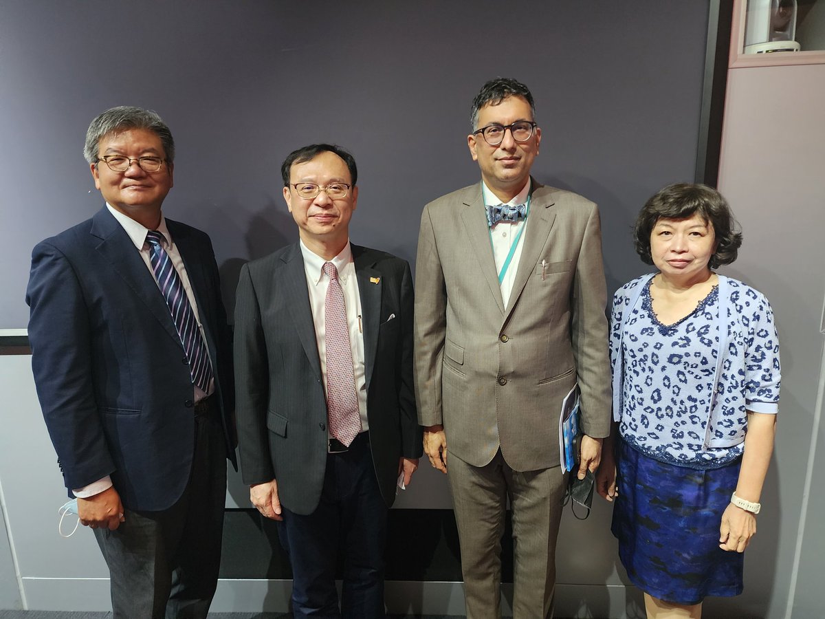 DatukKuljit's tweet image. Hosted a delegation of medical and hospital experts from Taiwan at my hospital.

From Left to Right: Dr Chung Liang: CEO HealthCare Expo Taiwan, Dr Chung Liang Shih: Vice Minister of Ministry Health and Welfare Taiwan and on my left is Li Ling Liu: Counselor Director General,