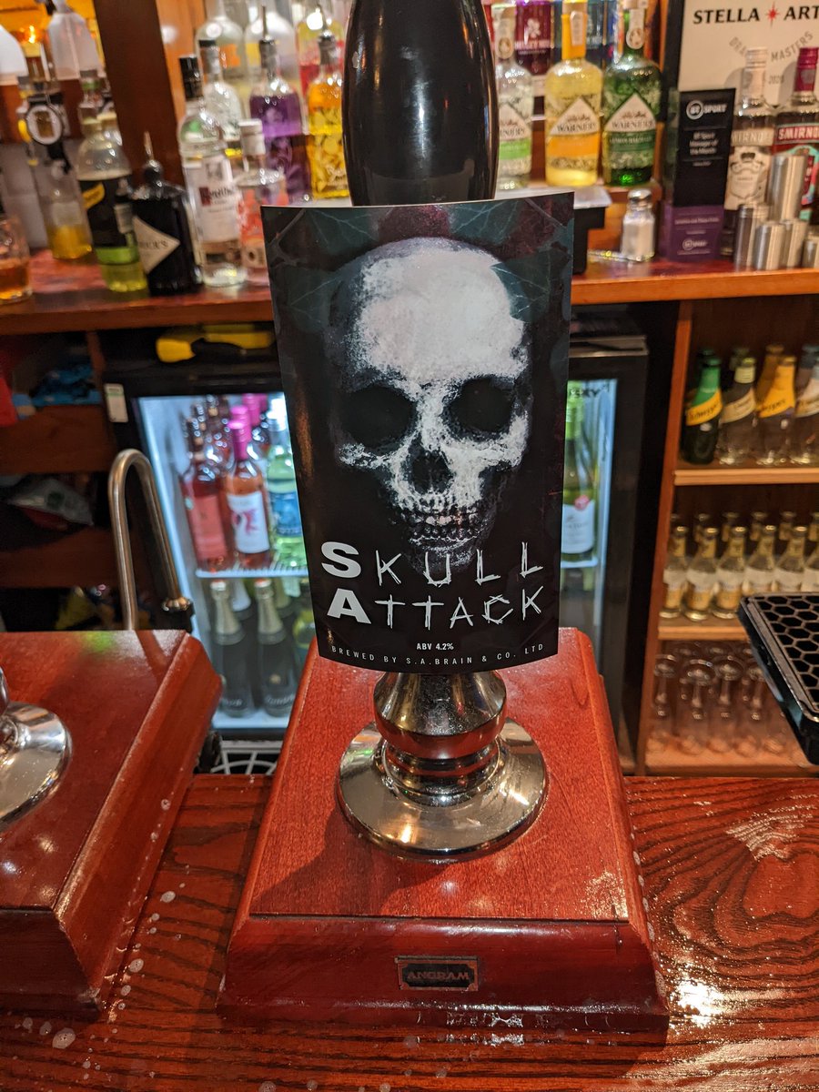 TheGardenHouse5's tweet image. #halloween2022 #realalepub #skullattack #hailtheale #norwich #students £2_55 a pint #loyalitycards #greatvalue #norwich #realalepub #hailtheale #busnumber26 #caskmarque #HumpDayMotivation #beergardenweather @brainsbrewery @uearealale @realalefinder @norwichcamra