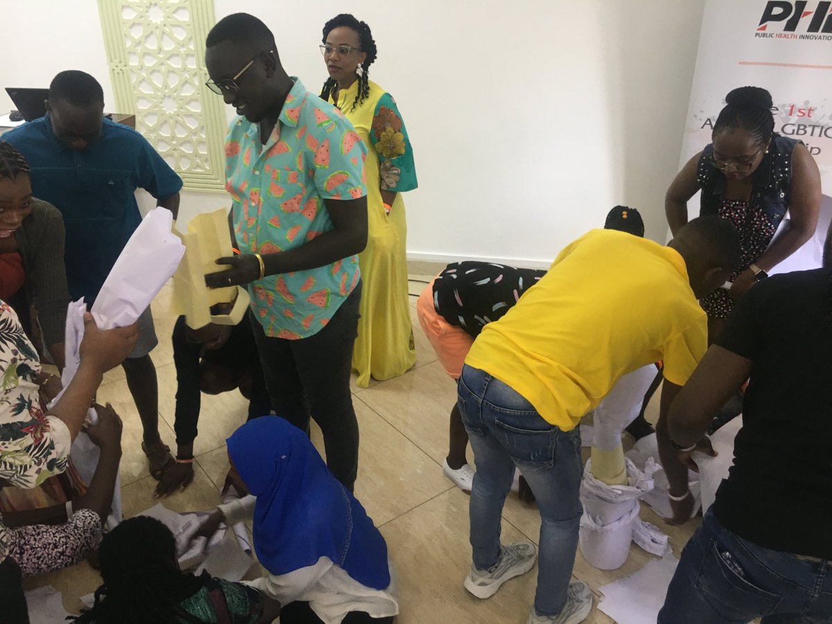 Day 2 begins on a high!
The 1st session activity: two groups have 5 minutes to construct the tallest building in town.
Learnings: Have a plan, identify and listen to a leader, have a vision.