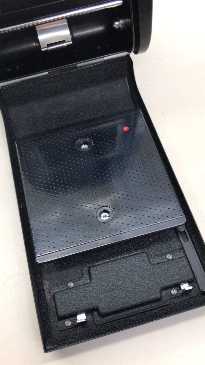 hard_sendaiarai's tweet photo. #MAMIYA #C330 #Professional を買取させていただきました!ありがとうございます(人´∀`*)
状態とても綺麗です!レンズ部分の埃等も見当たらず、空シャッターも切れました。モルトや蛇腹部分も状態良好です。
空スプールだけ欠品しております。
スタッフイチオシです!
#ハードオフ仙台荒井店 https://t.co/51GmOeFMW0