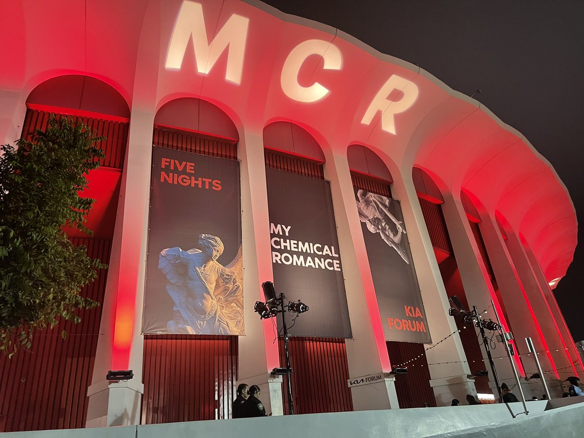Bullets_RVNGE's tweet photo. And tommorow we’ll do it again! #MCRLA https://t.co/1tkZlzFssr