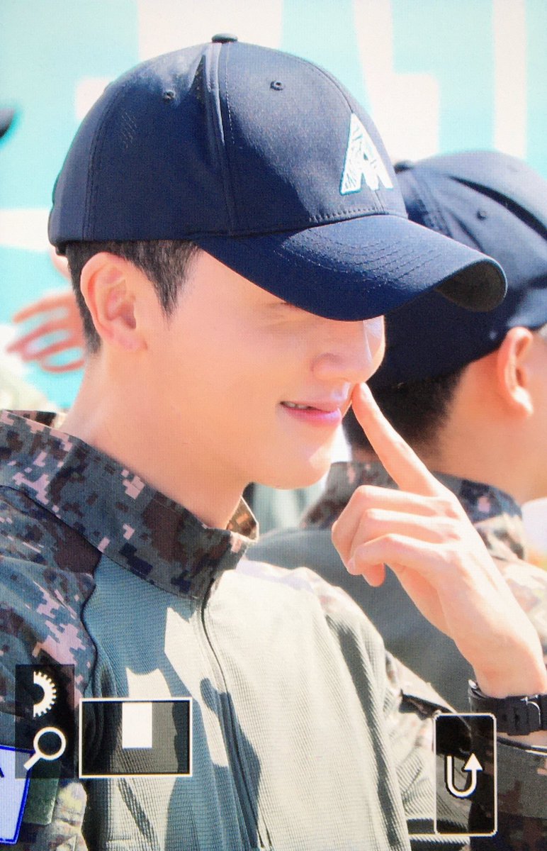 ShineB_1123's tweet photo. 221012 #SF9 #영빈 #YOUNGBIN #ヨンビン @SF9official

빡빡이돼도 볼콕해주는 아이돌군인 어떤데 https://t.co/kx3xFRxI55
