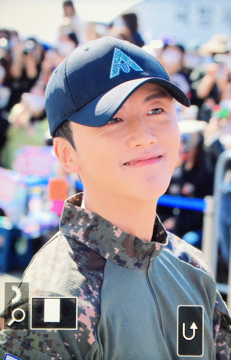 ShineB_1123's tweet photo. 221012 #SF9 #영빈 #YOUNGBIN #ヨンビン @SF9official

내라면김영빈사랑해요
내라면그래해요 https://t.co/rFSfFiRXBM