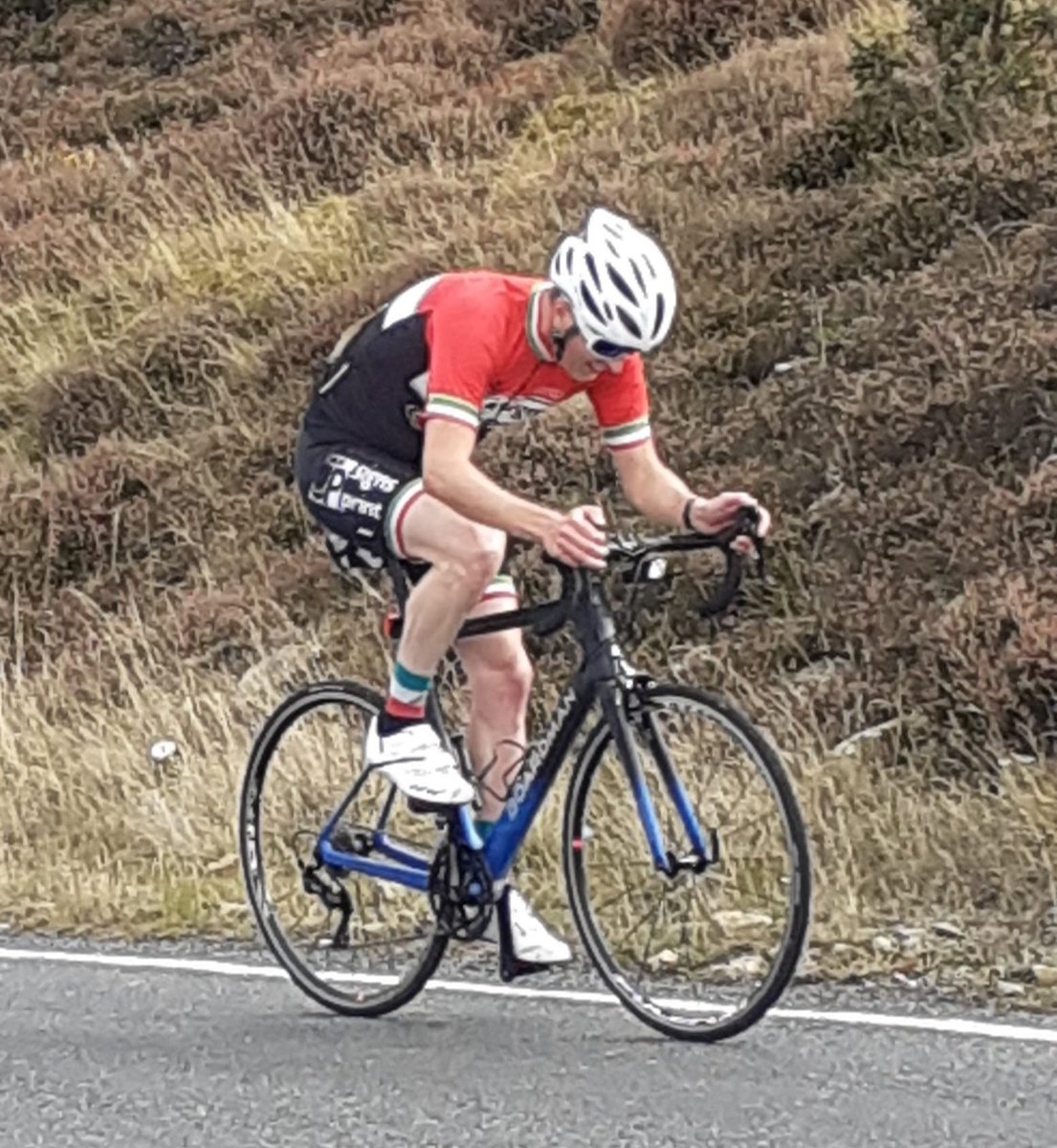 markyboyhay's tweet photo. Last Sunday morning at the Welsh Hill Climb Championships on The Tumble near Abergavenny.
It's the taking part that counts, especially when you've battled an 8% average gradient for nearly 3 miles only to find out you were the mens' "lanterne rouge" (finished last).🤪🙈 https://t.co/afA7slEKyk