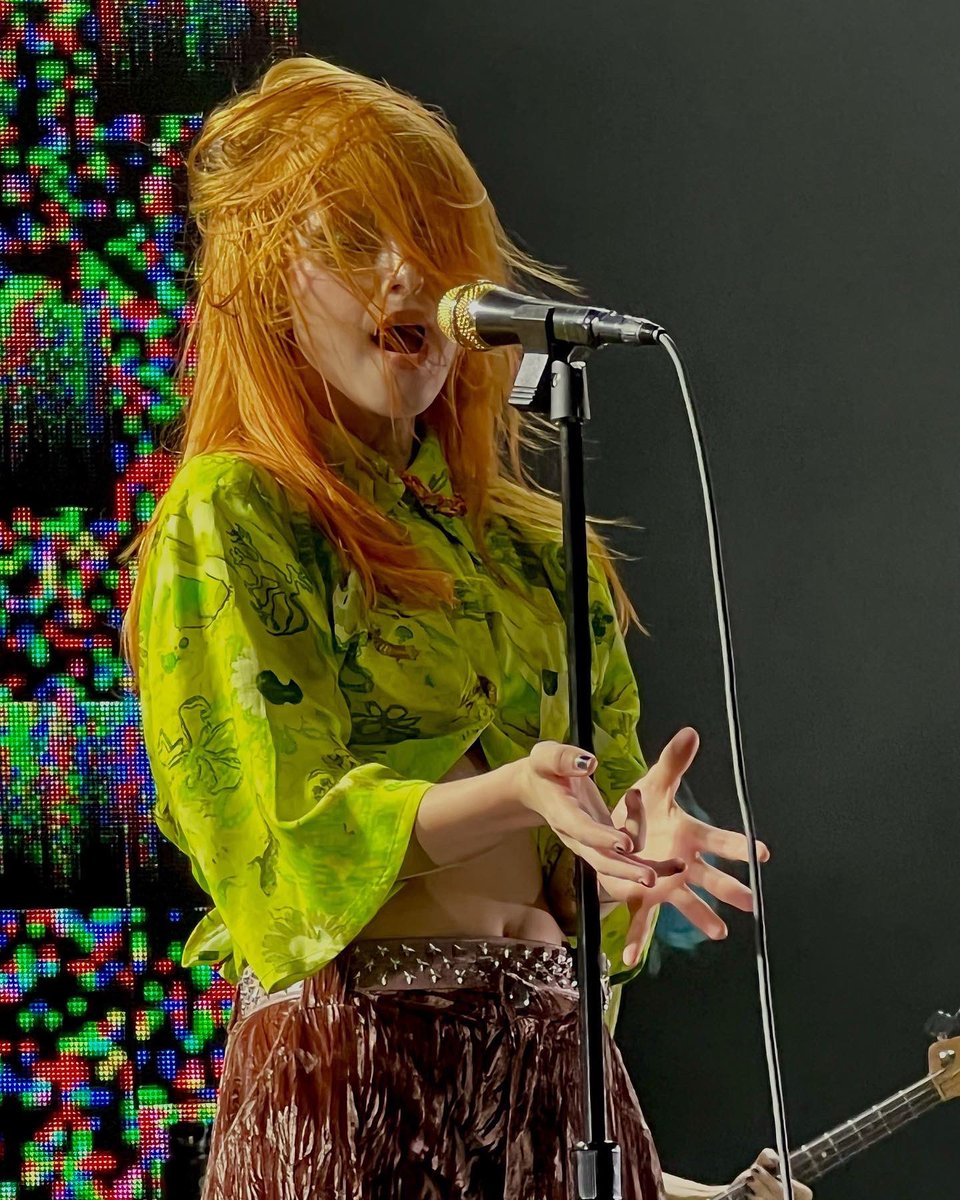 YELYAHCONTENT's tweet photo. new pics from hayley williams! https://t.co/OrCXyzS6wq