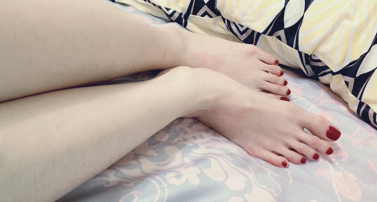 babymakecola's tweet photo. 經期前總是容易水腫
需要按摩消水腫
按得手很酸呀～～
#足控
#腳趾
#指甲油 https://t.co/98oquHqaXb
