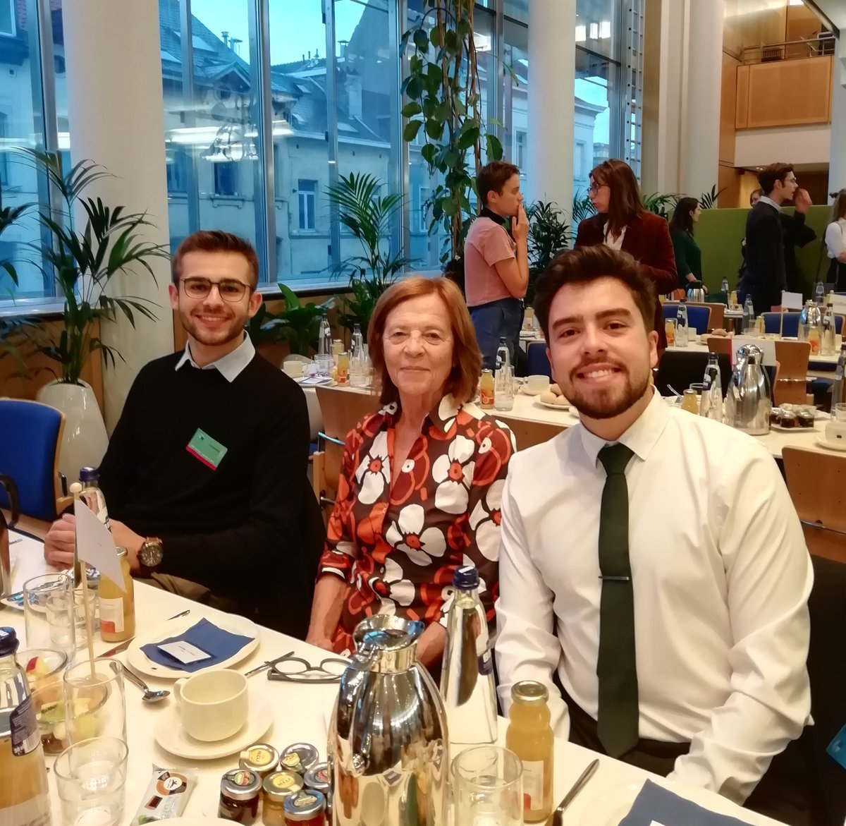 This morning in the Fair Trade Working Group. It's really good to see so many young people - including Portuguese representatives - discussing the recommendations to ensure an ecological, fair and global transition in the EU.

<a href="/FairTradeFTAO/">Fair Trade Advocacy Office</a> @jpedropsousa <a href="/berndlange/">Bernd Lange</a>