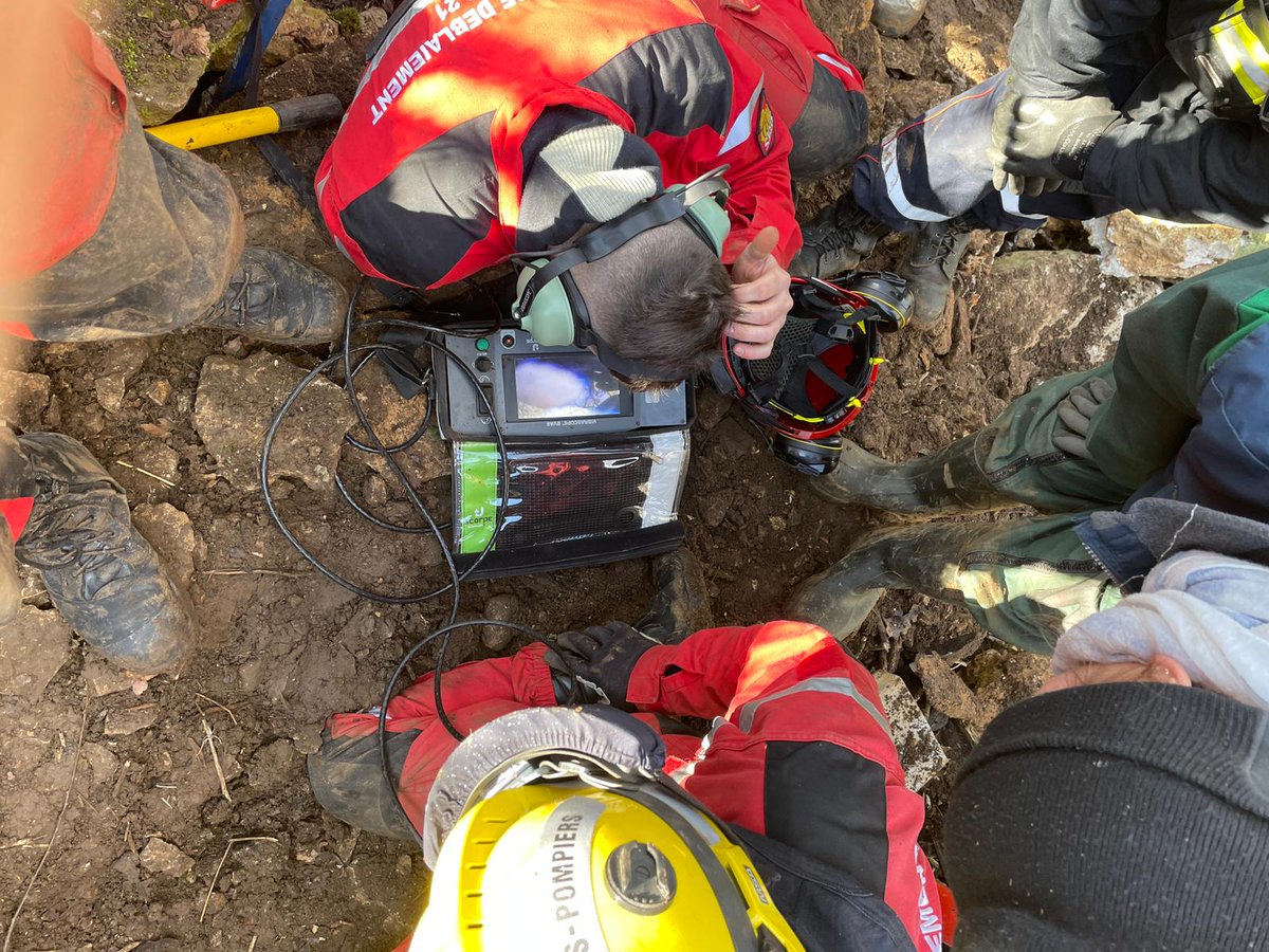 SecCivileFrance's tweet photo. #NosSpécialités 🧑‍🚒Ils sont 7 510 sapeurs-pompiers spécialistes des opérations de sauvetage-déblaiement sur l'ensemble du territoire !
Ils peuvent notamment intervenir dans des bâtiments effondrés ou des terrains accidentés pour secourir des personnes coincées sous des décombres. https://t.co/q7hGZa0i1e